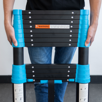 Escalera telescópica Black and Blue 3,8 metros con 13 peldaños