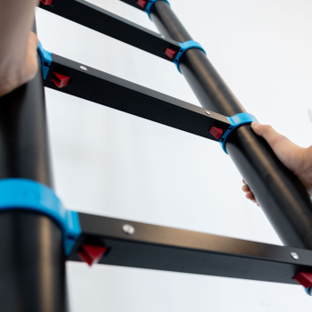 Escalera telescópica Black and Blue 3,8 metros con 13 peldaños