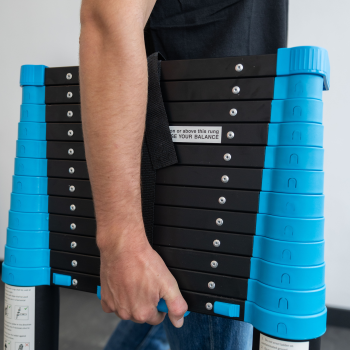 Escalera telescópica Black and Blue 3,8 metros con 13 peldaños