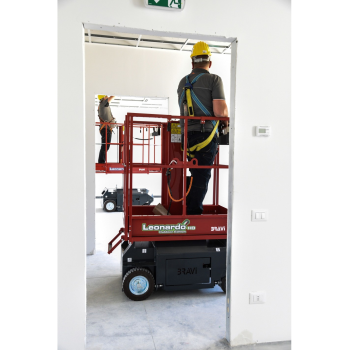 Plataforma Elevatória Autopropulsionada Bravi Leonardo HD | Altura 4.9m e Carga 180kg